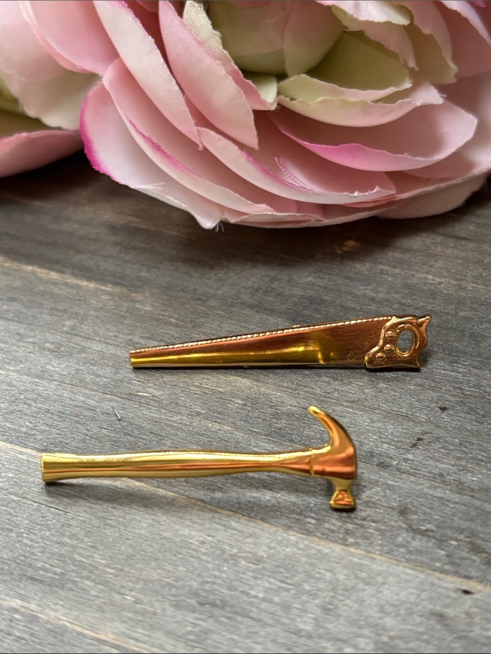 Vintage Carpenters Pins Hammer and Saw Gold, marked
